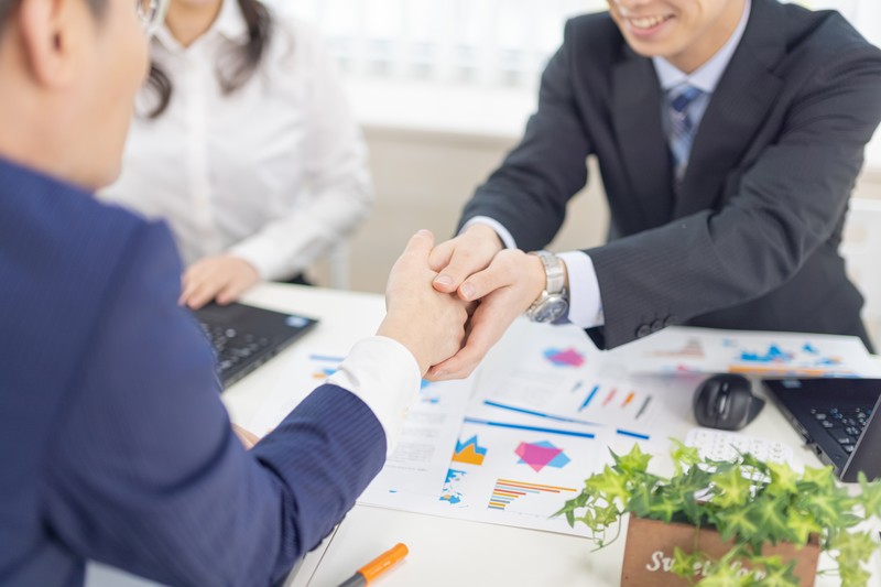 shake hands